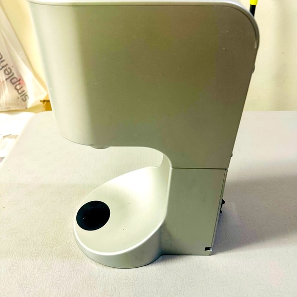 Personal Hand Dryer, Automatic by Royal Sovereign - Picture 5 of 6